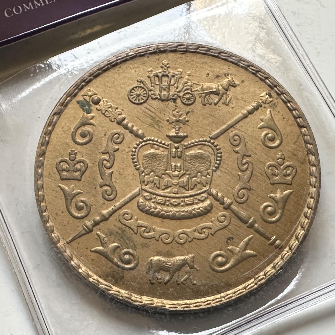 🌹外币初藏🌹🐯2026年第34场   每周二四六晚8️⃣点 接代拍 英国 2002年 伊丽莎白二世 登基50周年 纪念章 黄铜 33毫米 伦敦造币厂