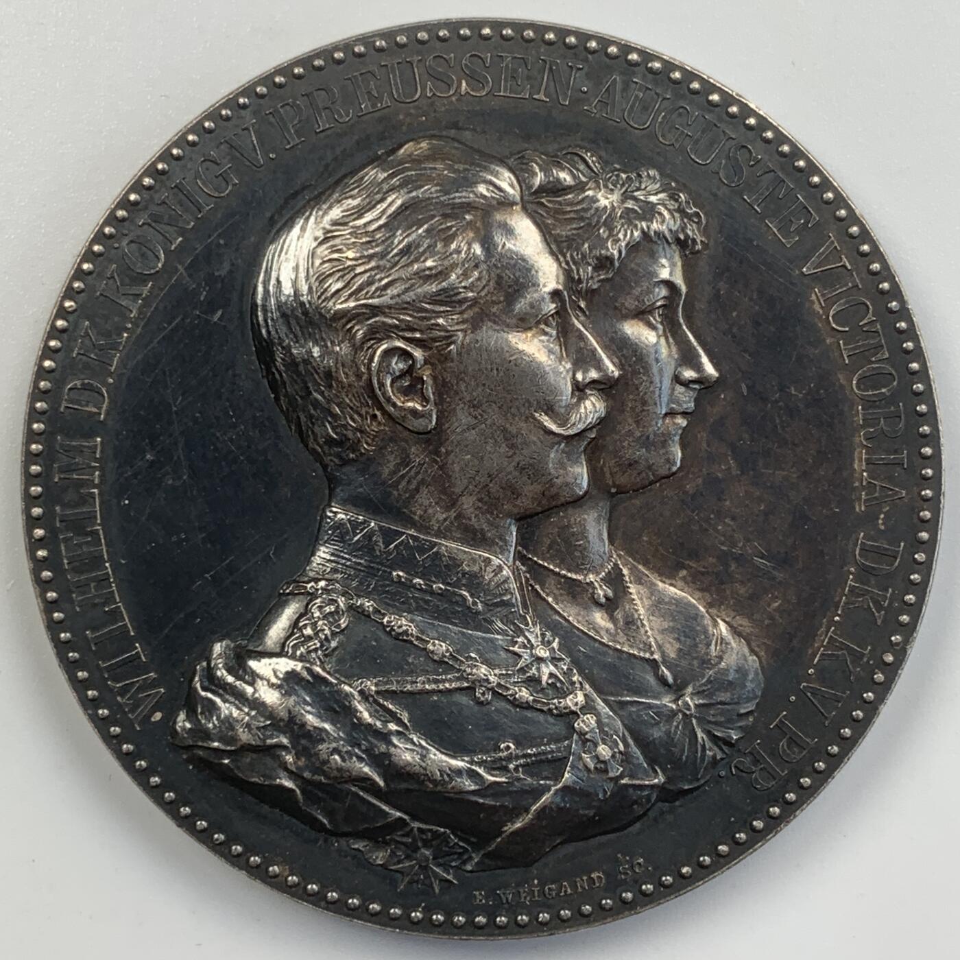 掌中浮雕-藏着的欧洲第056场 1912年德国威廉二世&奥古斯塔•维多利亚结婚三十年纪念银章 ,45mm，50.3g，原盒卡扣松了，扣不紧