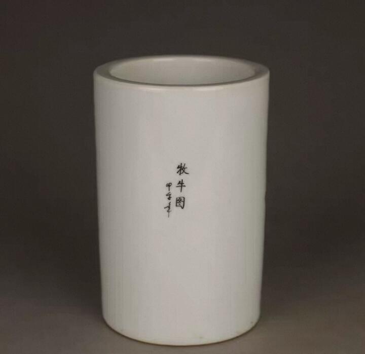 1969年景德镇老厂货艺术瓷矾红小笔筒古瓷旧货书房书桌笔插博古架装饰品 景德镇老厂货艺术瓷矾红小笔筒古瓷旧货书房书桌笔插博古架装饰品