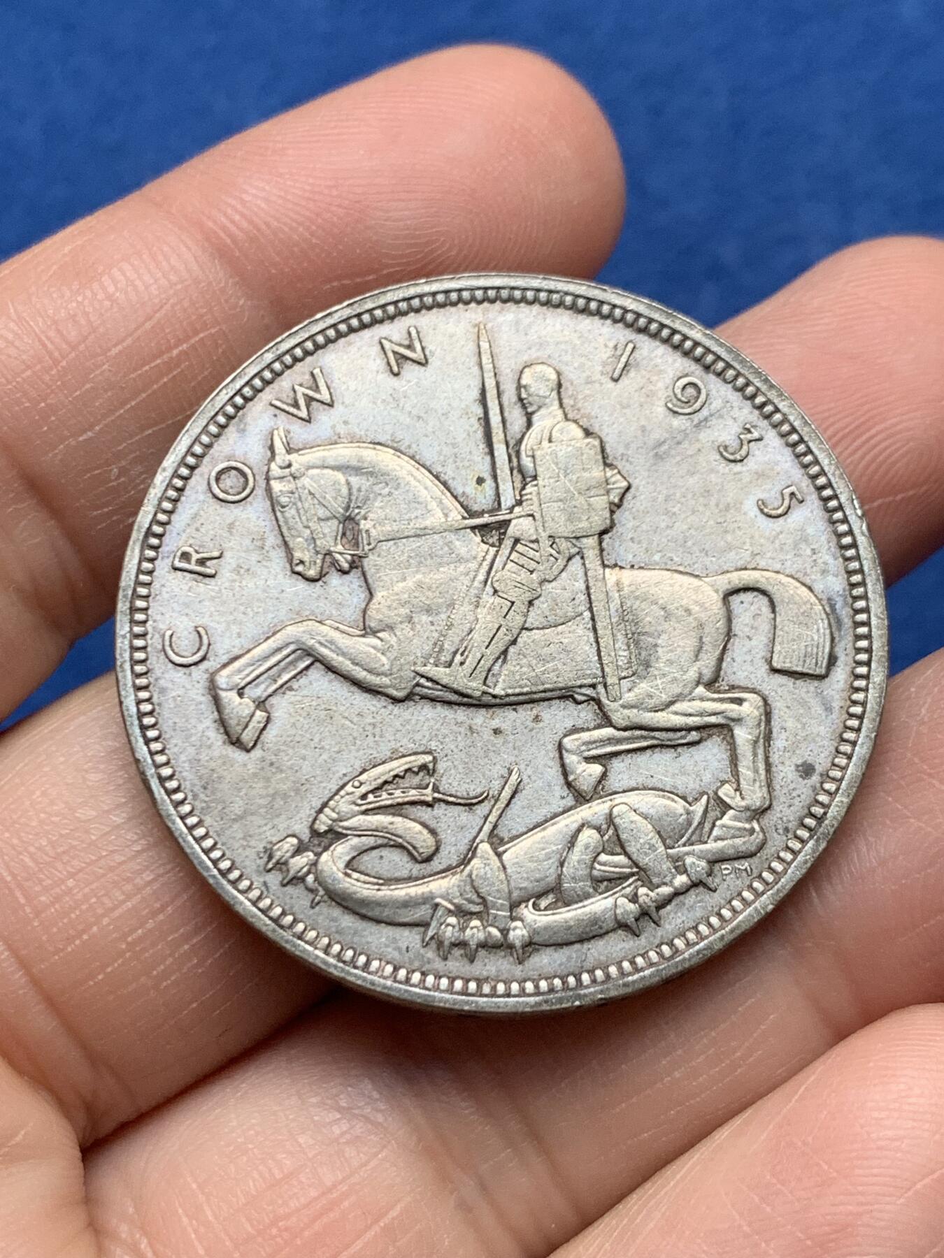 《竞宝斋》第474场 周日，周一 2场连拍 （全场包邮）欢迎送拍 英国1935年乔治五世木马剑一克朗银币 细节见图