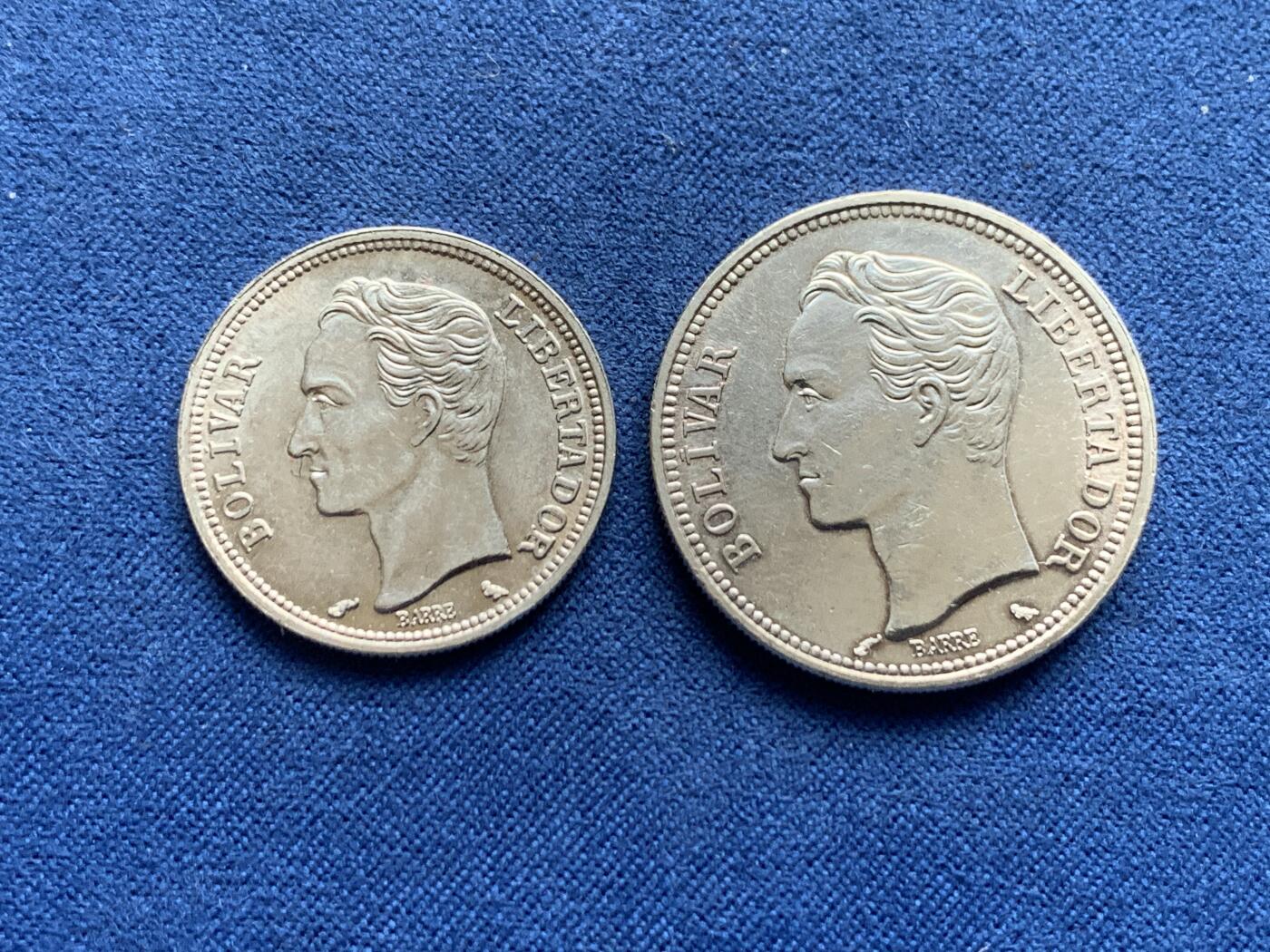 《竞宝斋》第474场 周日，周一 2场连拍 （全场包邮）欢迎送拍 两枚一组 委内瑞拉1960年银币 2玻利瓦尔+1玻利瓦尔 好品 835银 总重15克