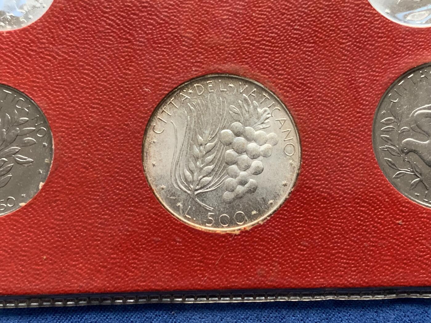 《竞宝斋》第474场 周日，周一 2场连拍 （全场包邮）欢迎送拍 梵蒂冈八枚装套币 带1枚500里拉银币