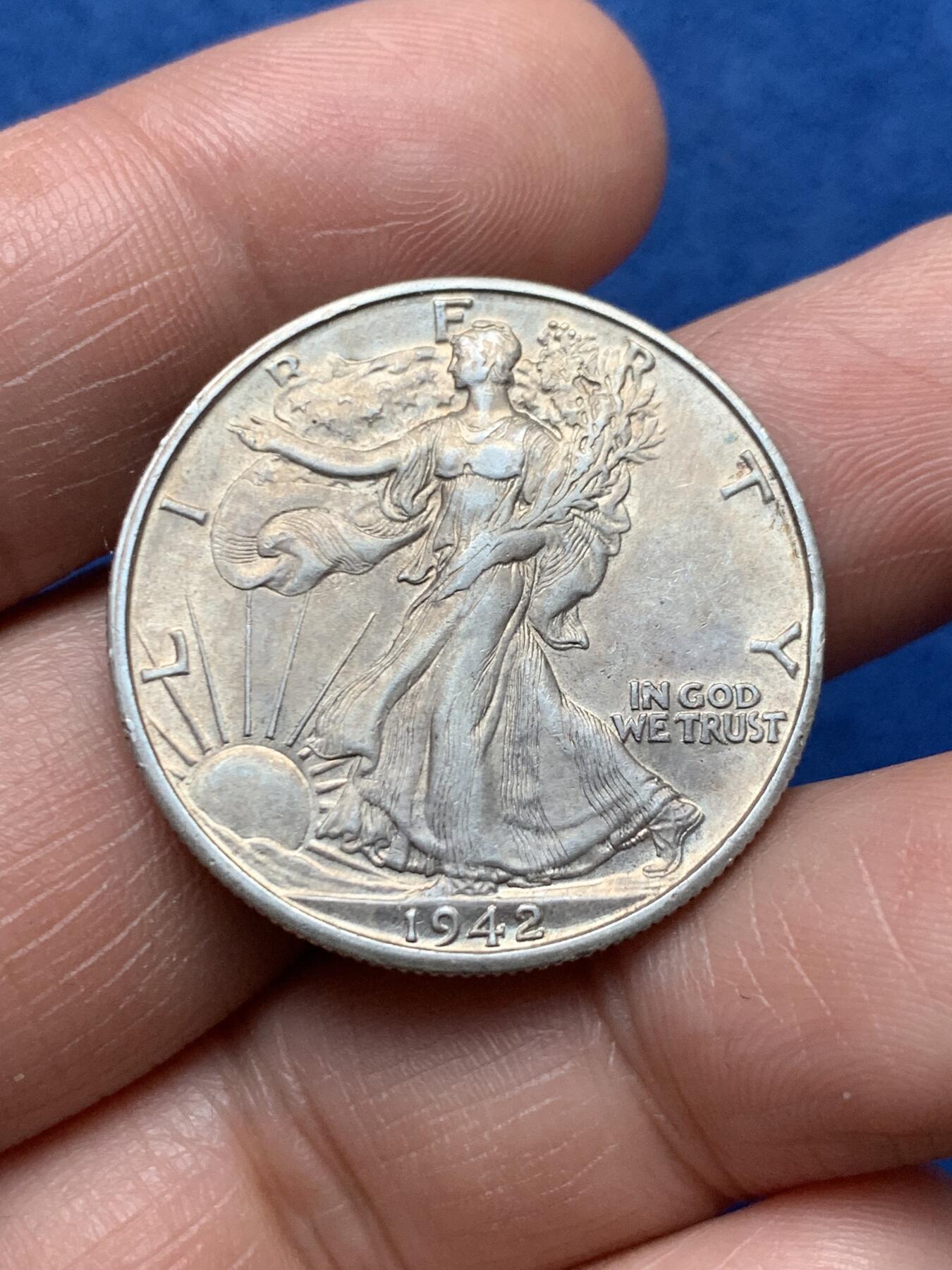 《竞宝斋》第474场 周日，周一 2场连拍 （全场包邮）欢迎送拍 美国1942年行走女神半美元银币