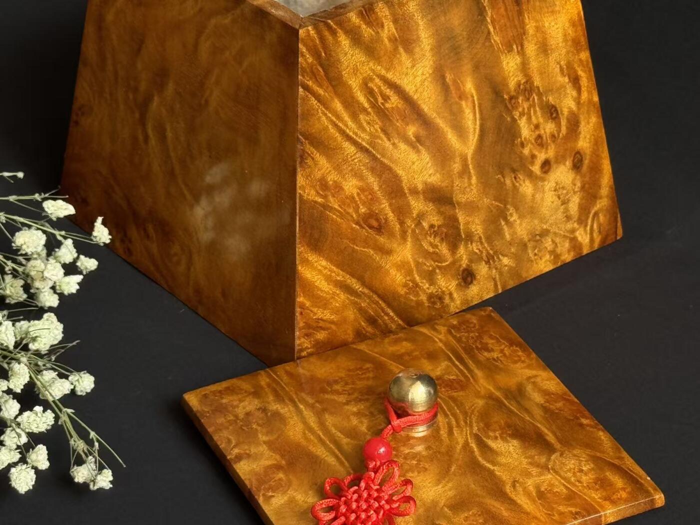 零元拍：缅甸国木黄金樟瘿子木木斗（日进斗米），做工精美。爆满花满瘤花，金光闪闪，，美轮美奂。尺寸：9.7/12.9/12CM