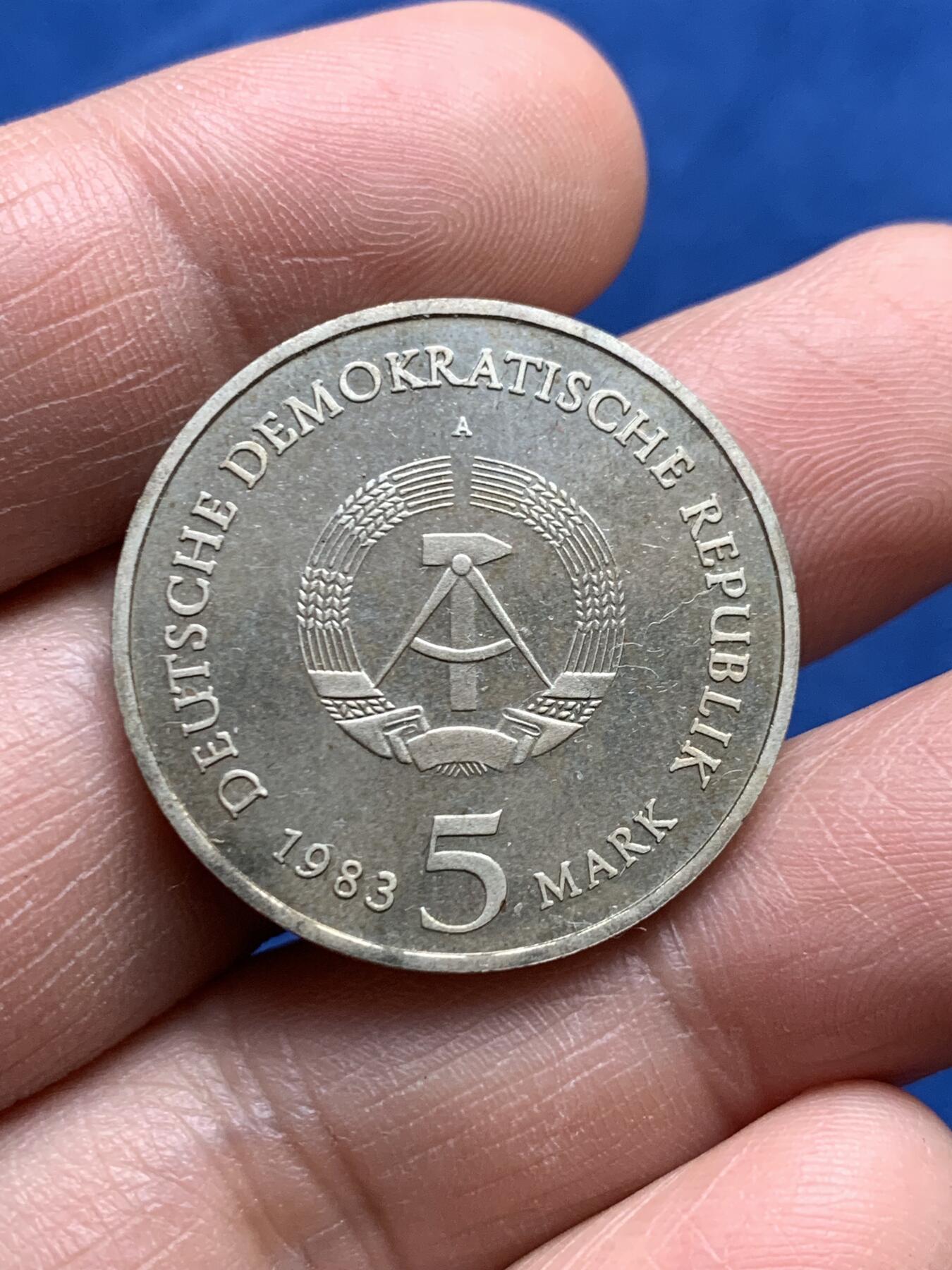 《竞宝斋》第474场 周日，周一 2场连拍 （全场包邮）欢迎送拍 民主德国1983年维滕贝格城堡教堂精制5马克