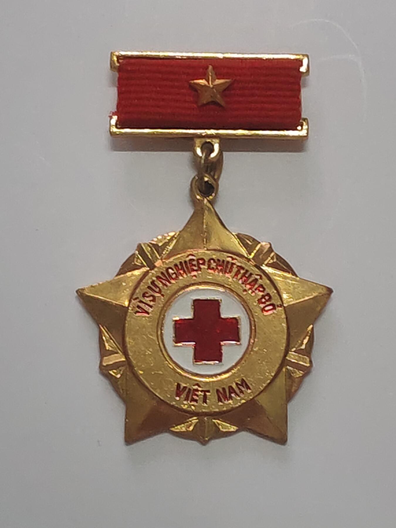 韵星假日军品类拍卖第48期 -- Rimey Holidays Militaria Auction 48 越南社会主义共和国为红十字事业做出贡献奖章