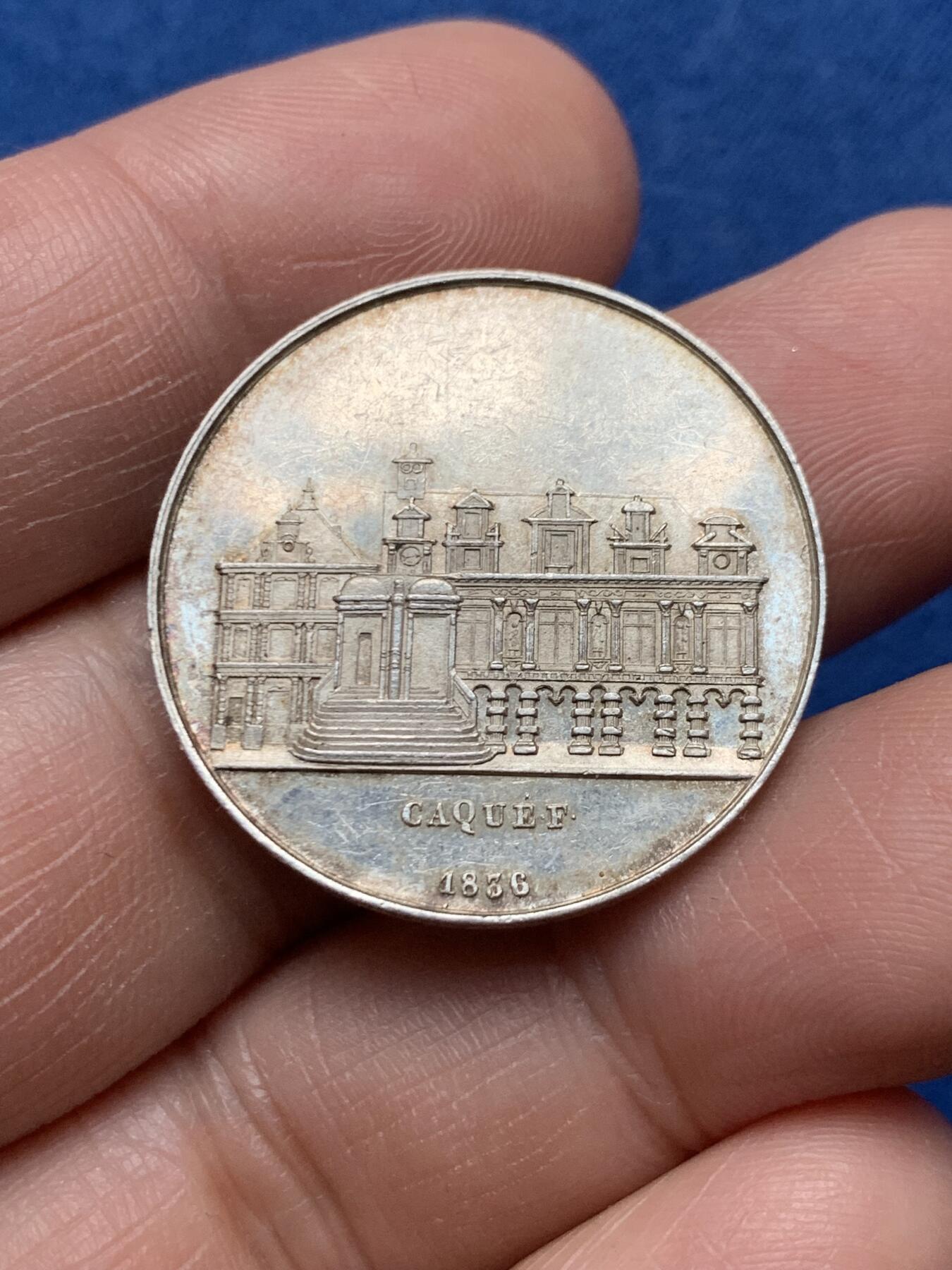 《竞宝斋》第474场 周日，周一 2场连拍 （全场包邮）欢迎送拍 法国1836年罗谢尔市政厅纪念银章，手指ARGENT，9克，28.2mm