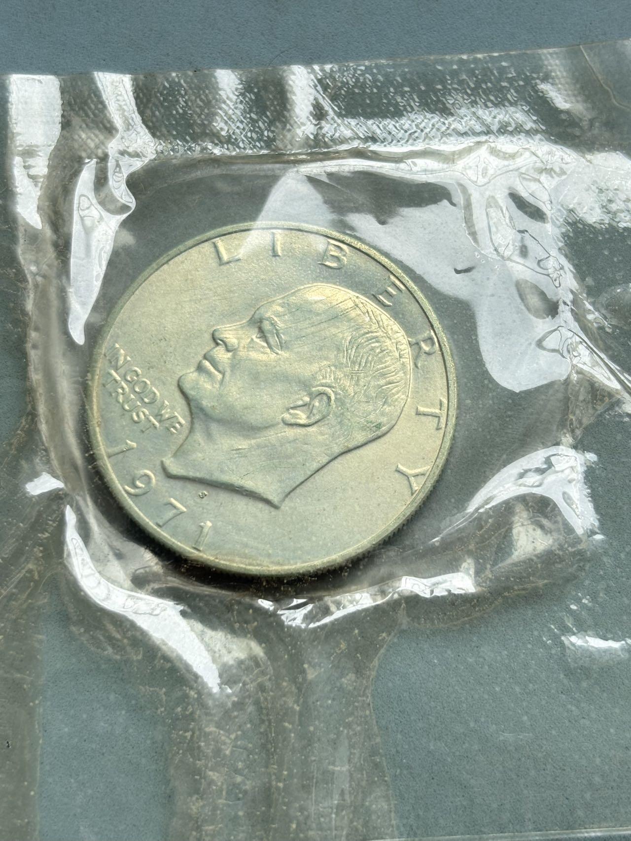 盛世勋华——号角文化勋章邮票专场拍卖第310期 美国1976年建国200周年大一元纪念银币以及一枚蓝色纪念代币， 带原包装，美国铸币局专为收藏家发行的未流通版本，属于“蓝包（Blue Pack）”系列，重24.59克，直径38毫米