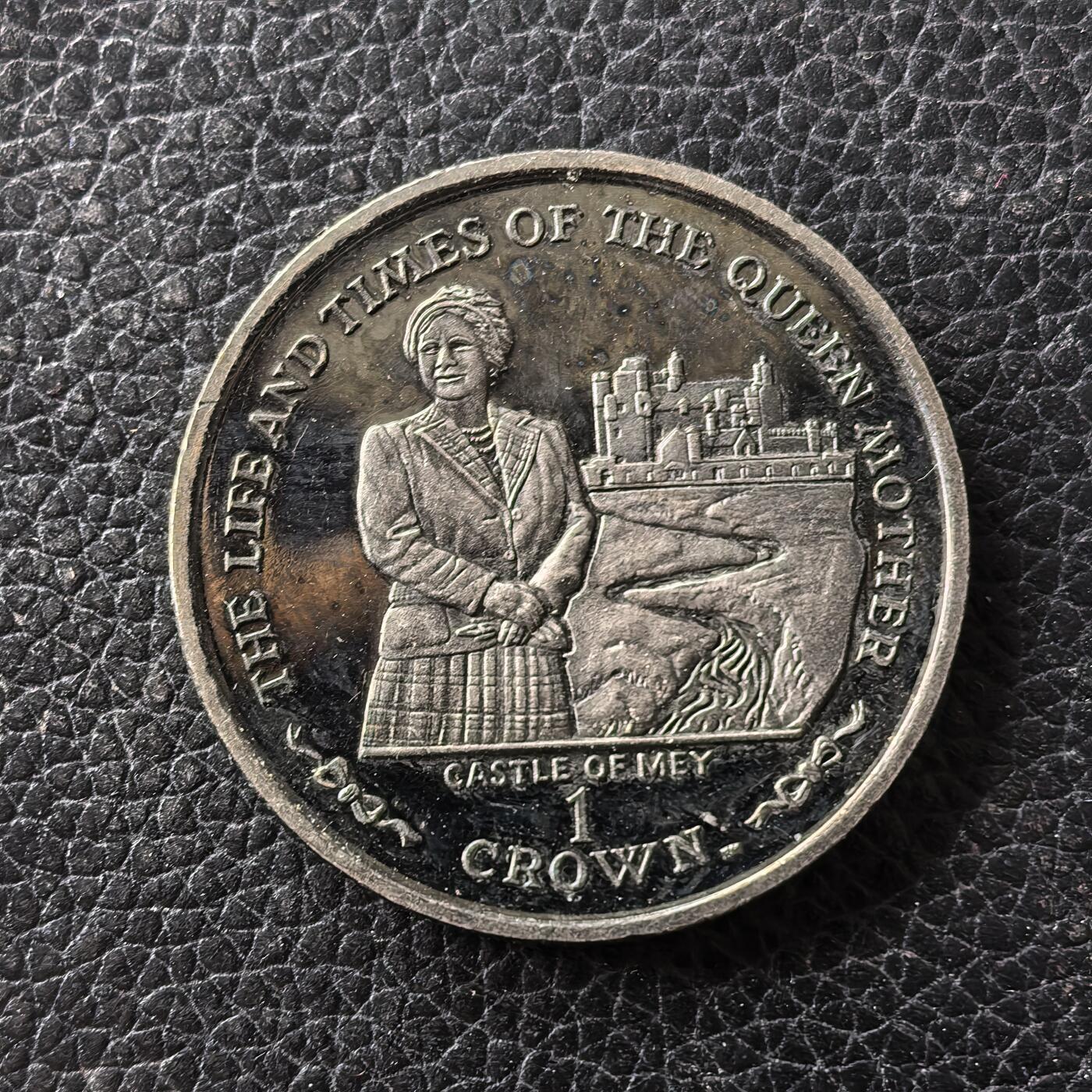 道一币馆币章第一百七十一场 马恩岛2002年伊丽莎白王太后逝世1克朗纪念币-王太后在梅伊城堡 黑珍珠特殊镀层