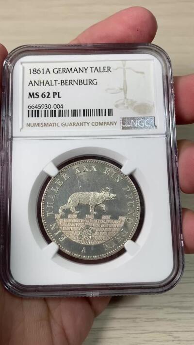 万国钱币拍卖第063期 NGC MS62PL 1861年德国安哈尔特-贝恩堡小熊流通矿业泰勒 发行量仅1万枚 全熊毛类镜面喷砂质感PROOF LIKE极其罕见 NGC唯一亚军分 不可多得的一枚顶级品质小熊