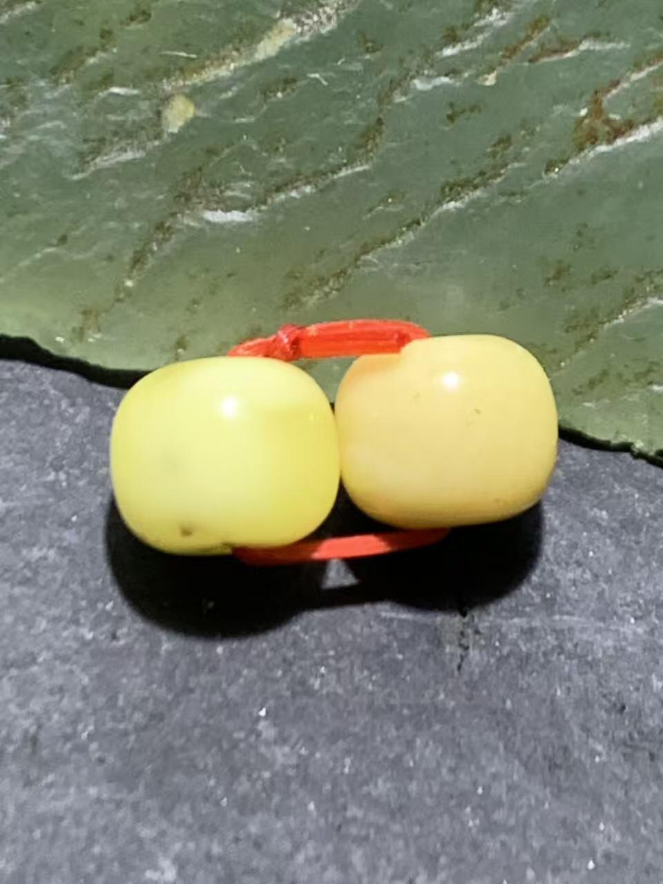 天然俄料原矿蜜蜡小尺寸老形桶珠腰珠两颗