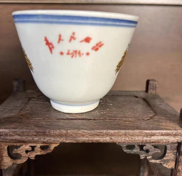 景德镇60年代 景德镇60年代陶瓷釉上粉彩主人杯容量100毫升陶瓷茶杯酒杯 高6公分，口7公分，