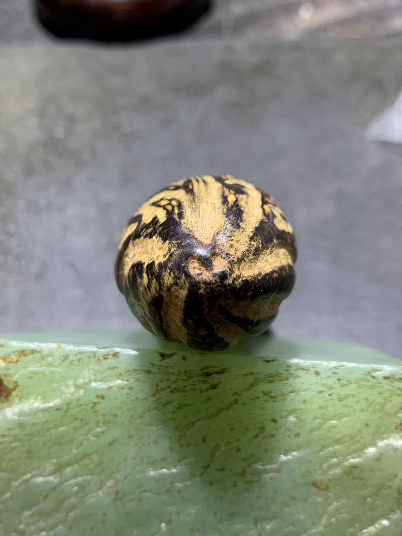 精美千眼菩提黑果把件一个，