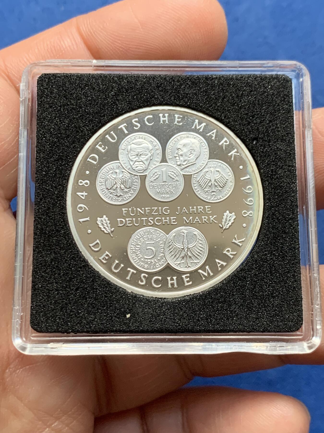 《竞宝斋》第474场 周日，周一 2场连拍 （全场包邮）欢迎送拍 德国1998年A版德国马克流通50周年10马克精制银币15.5克 925银