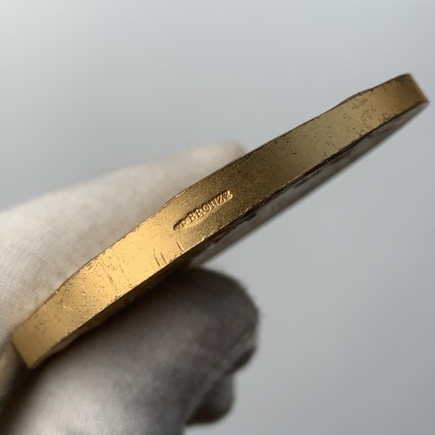 掌中浮雕-藏着的欧洲第056场 1882年法国政治家莱昂·甘必大（Léon Gambetta）逝世纪念镀金铜章，68mm，大师罗蒂作品