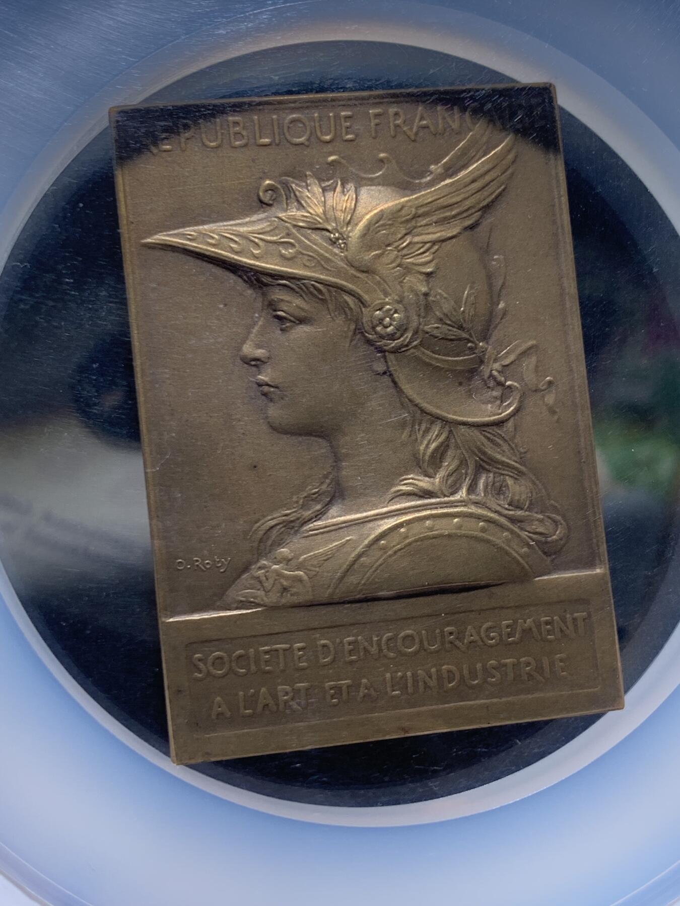 《竞宝斋》第474场 周日，周一 2场连拍 （全场包邮）欢迎送拍 NGC MS64BN 法国玛丽安娜 / 共和主题铜章，Roty大师经典名作，法国艺术章牌标杆，颜值价值双高。加大加厚盒