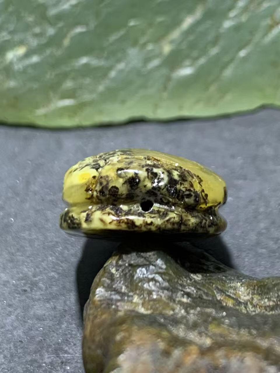 天然通货乌克兰蜜蜡雕刻龟壳寓意，富甲天下，一个，，