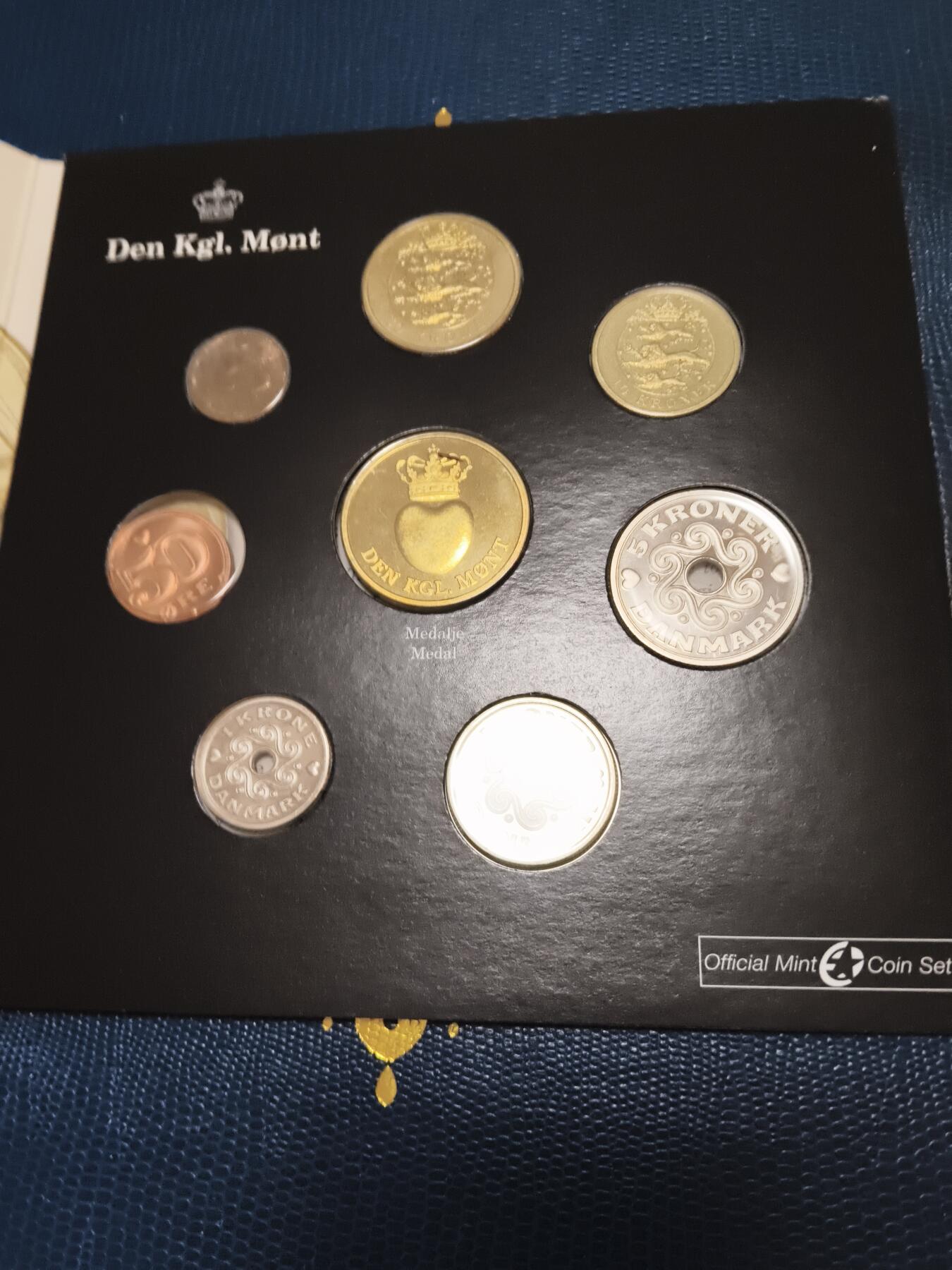 长老汇马年精选第十二场拍卖 2007丹麦官方硬币7枚套卡装，含1枚金属章