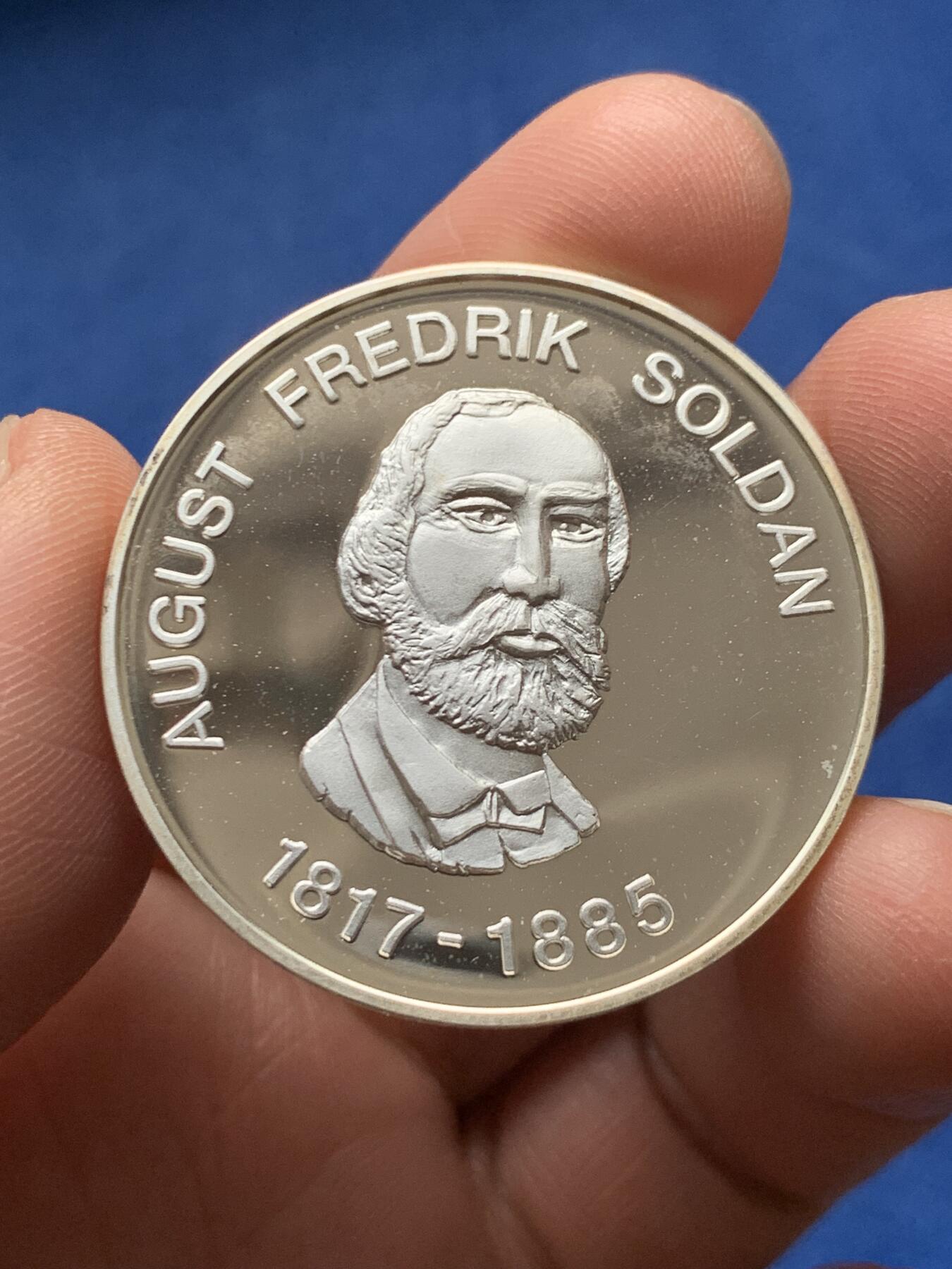 《竞宝斋》第474场 周日，周一 2场连拍 （全场包邮）欢迎送拍 芬兰1994年Soldan一盎司银章 镜面感强烈 32.1克 925银