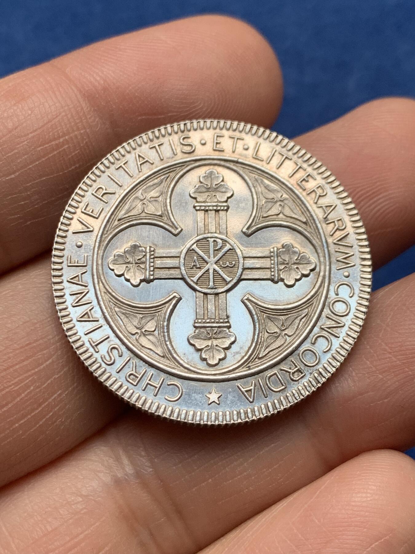 《竞宝斋》第474场 周日，周一 2场连拍 （全场包邮）欢迎送拍 法国圣十字学院银章，正面奥尔良大教堂，边铭带标，13.4克，32.2mm