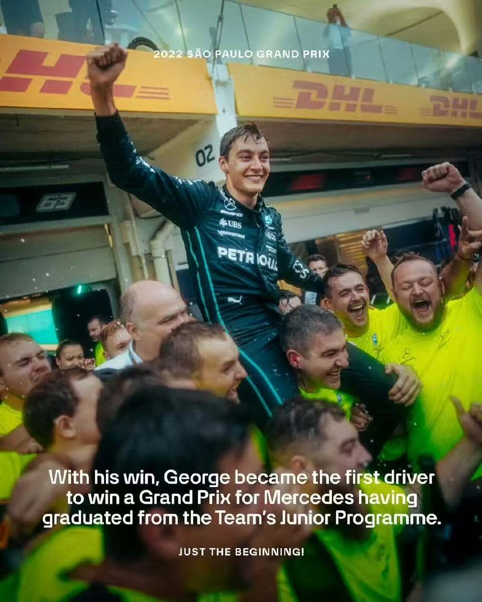 零元拍：银色墨迹配银箭！梅赛德斯奔驰马石油车队首席车手乔治-拉塞尔亲签1:43Mercedes-AMG F1 W13 E Performance巴西站职业生涯分站赛首冠冠军车模型！