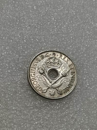 天下钱庄专场欢迎参拍 - 新几内亚中孔银币