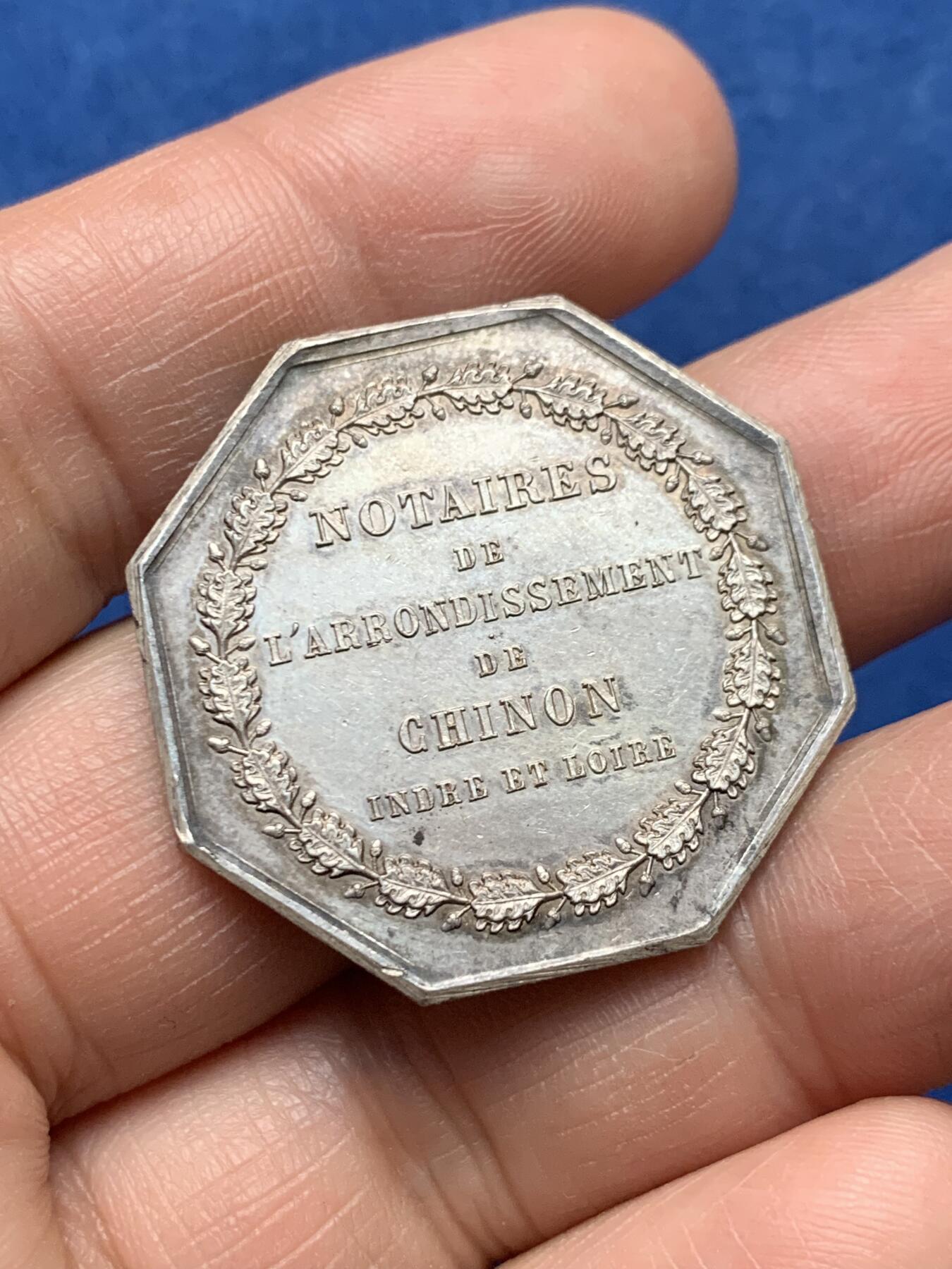 《竞宝斋》第474场 周日，周一 2场连拍 （全场包邮）欢迎送拍 法国希农公证人协会八角银质代币，丰饶角1ARGENT，12.9克，32mm