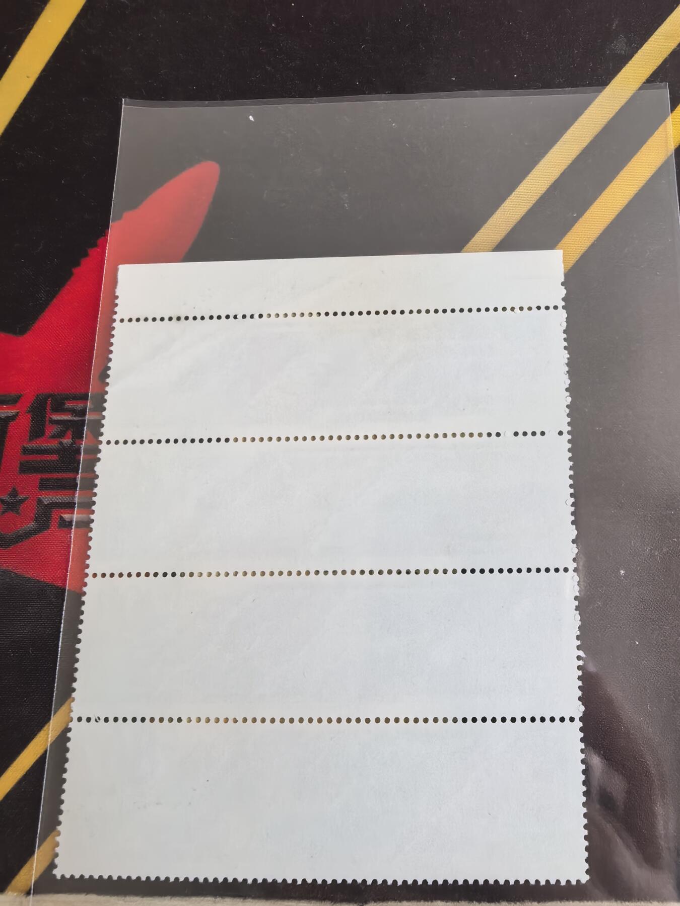 📮 邮票介绍：J120《故宫博物院建院六十周年》 这是1985年10月10日发行的J字头纪念邮票，全套4枚，采用纵向四连票形式，定格了故宫中轴线的经典景观。