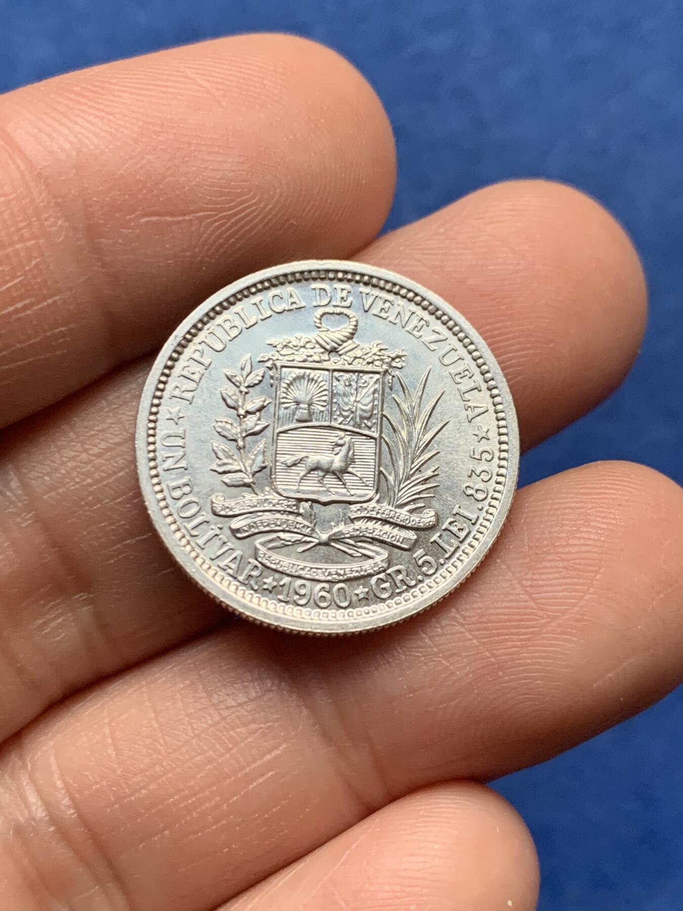 《竞宝斋》第474场 周日，周一 2场连拍 （全场包邮）欢迎送拍 两枚一组 委内瑞拉1960年银币 2玻利瓦尔+1玻利瓦尔 好品 835银 总重15克