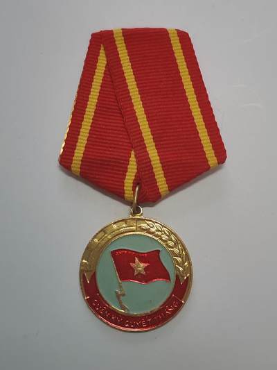 韵星假日军品类拍卖第48期 -- Rimey Holidays Militaria Auction 48 - 越南社会主义共和国决胜军旗奖章