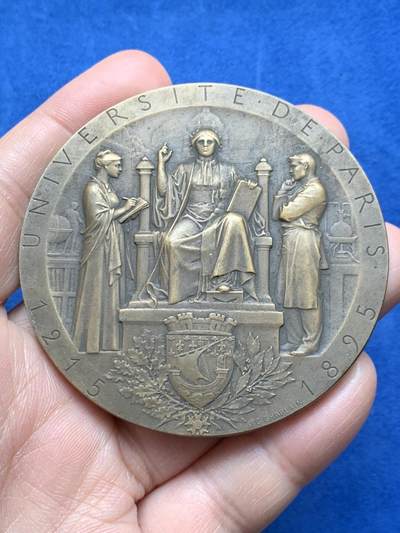 《竞宝斋》第474场 周日，周一 2场连拍 （全场包邮）欢迎送拍 - 名家JC Chaplain作1895年巴黎大学建校680周年纪念大铜章 原铸 稀有 108.3克 65.3mm 丰饶角铜标