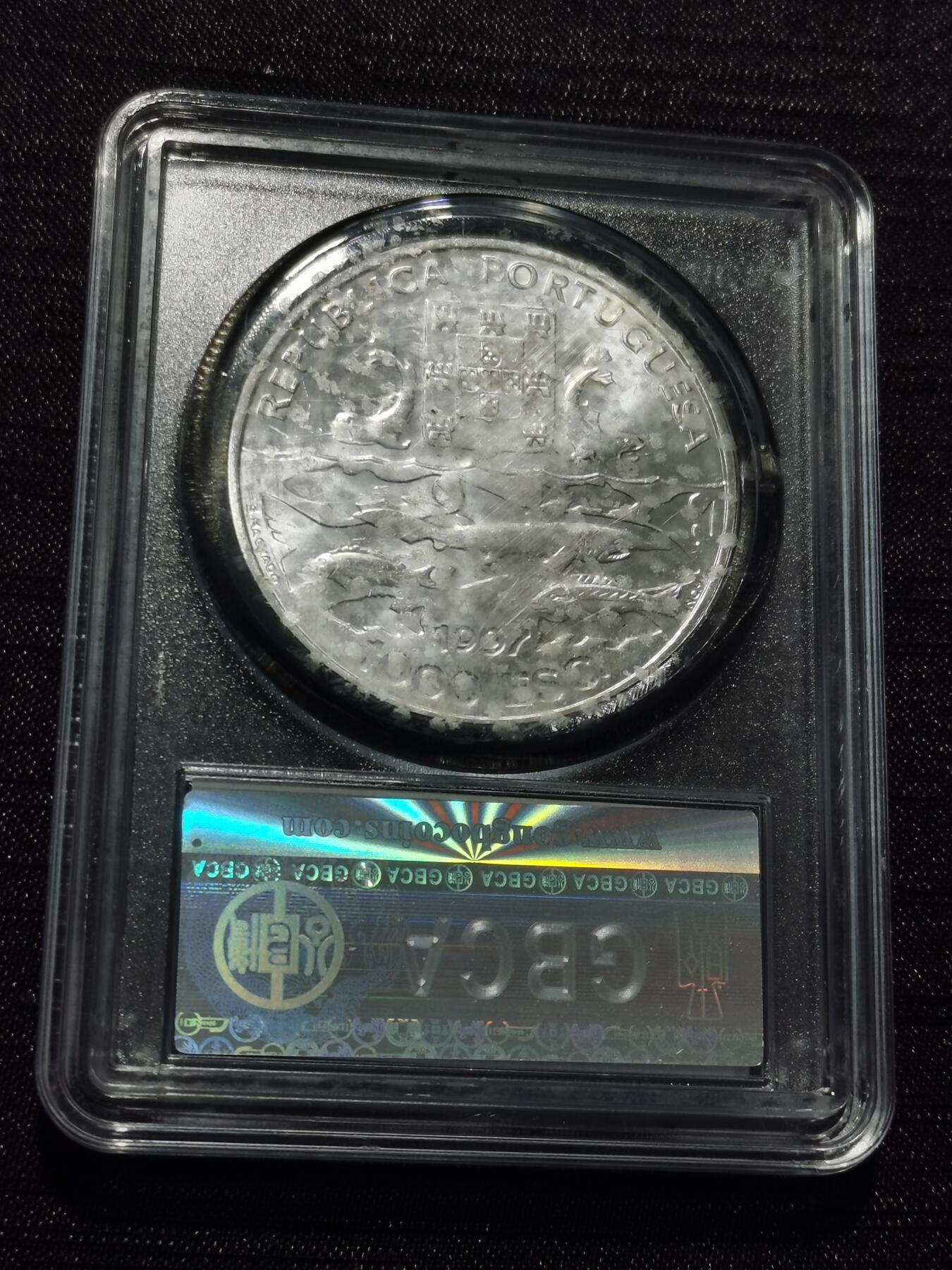 天下钱庄专场欢迎参拍 葡萄牙1000埃斯库多银币，盒子有点花