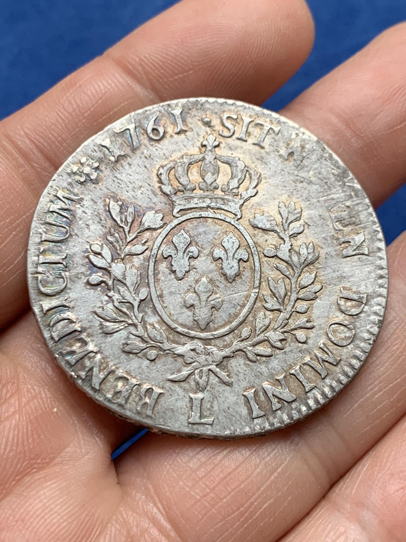 《竞宝斋》第474场 周日，周一 2场连拍 （全场包邮）欢迎送拍 法国1761年路易十五1埃居大银币，深打带彩光，状态很好