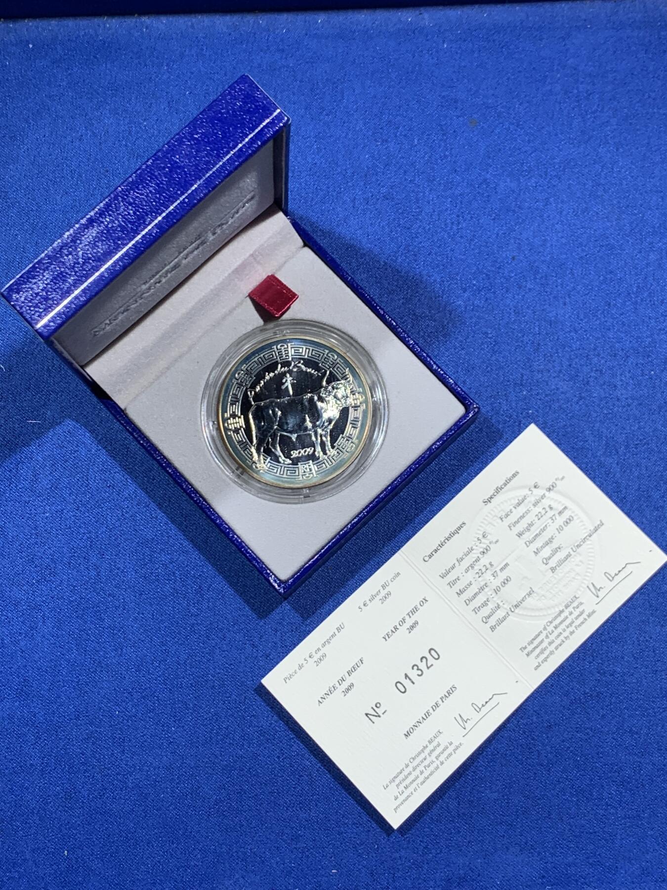 《竞宝斋》第474场 周日，周一 2场连拍 （全场包邮）欢迎送拍 2009年法国牛年生肖银币 900银 22.2克 原盒证