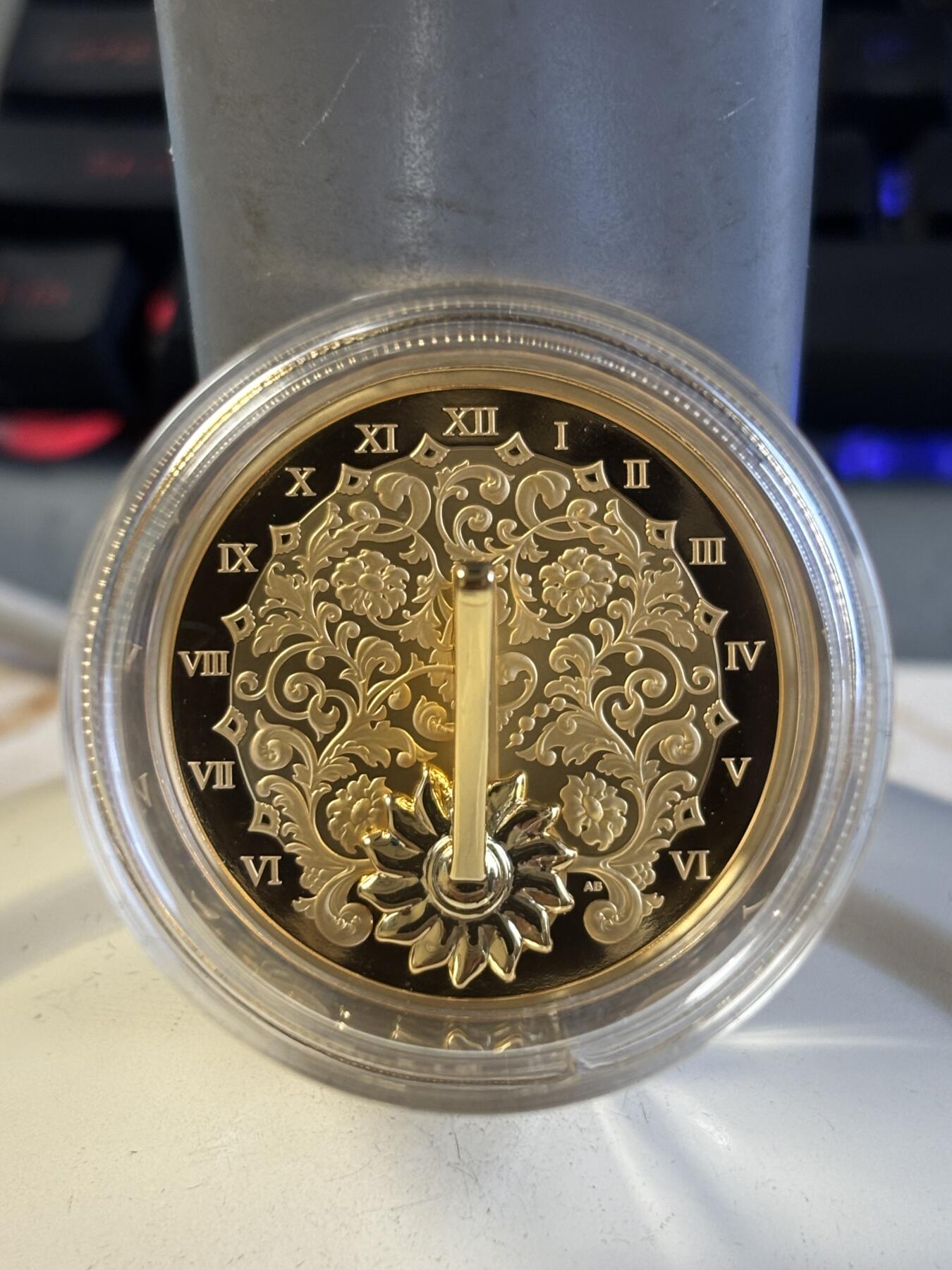 第195期拍卖 加拿大2025年日晷1盎司双面镀金异形精制纪念银币，9999银镀金，发行5500枚