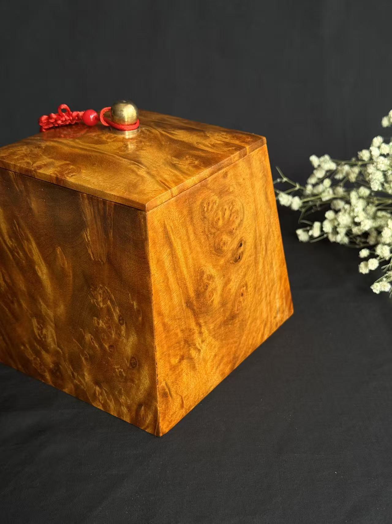 零元拍：缅甸国木黄金樟瘿子木木斗（日进斗米），做工精美。爆满花满瘤花，金光闪闪，，美轮美奂。尺寸：9.7/12.9/12CM