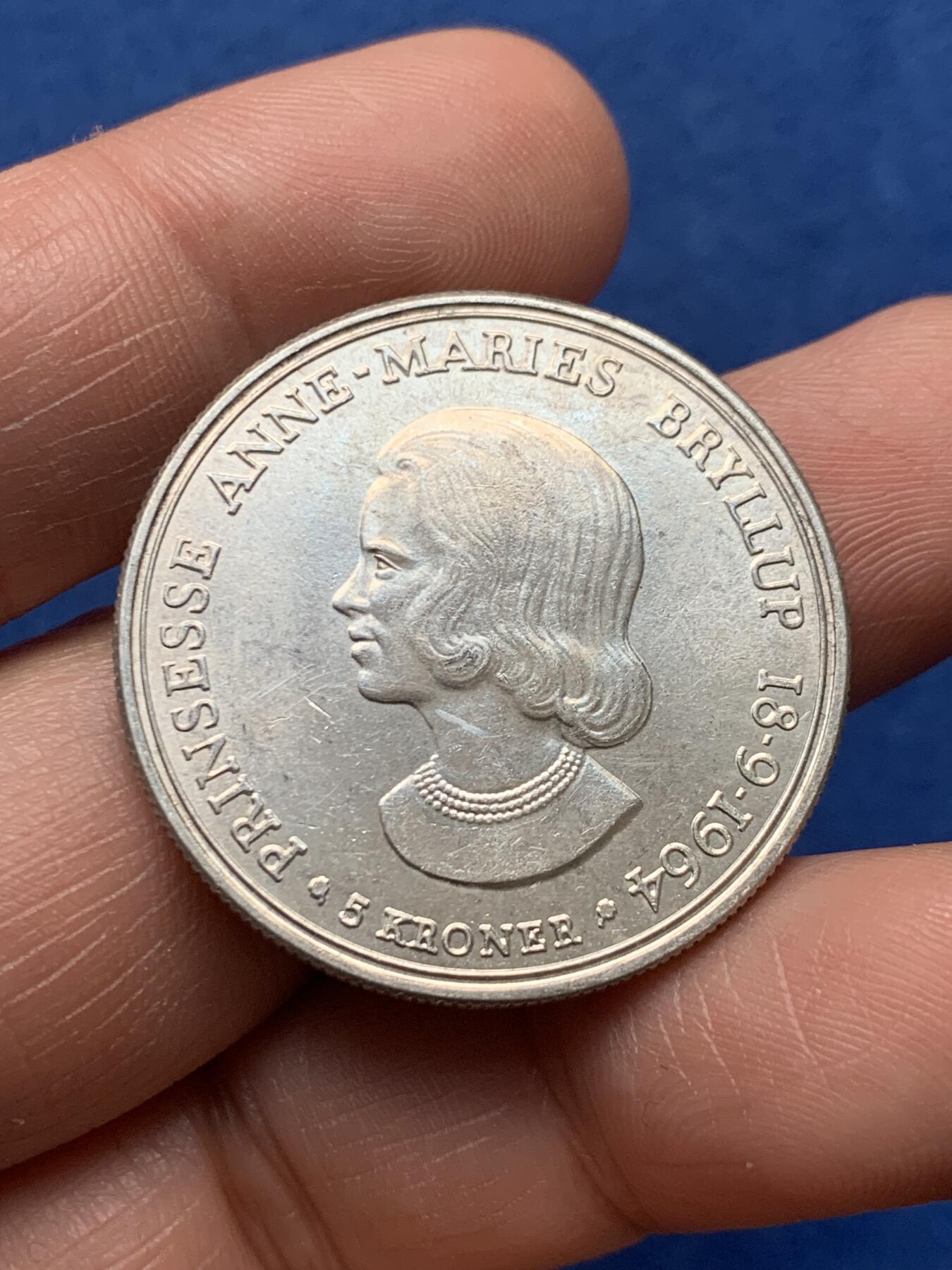 《竞宝斋》第474场 周日，周一 2场连拍 （全场包邮）欢迎送拍 丹麦1964年弗雷德里克九世（安妮·玛丽公主的婚礼）5克朗银币 800银 重约17.1克