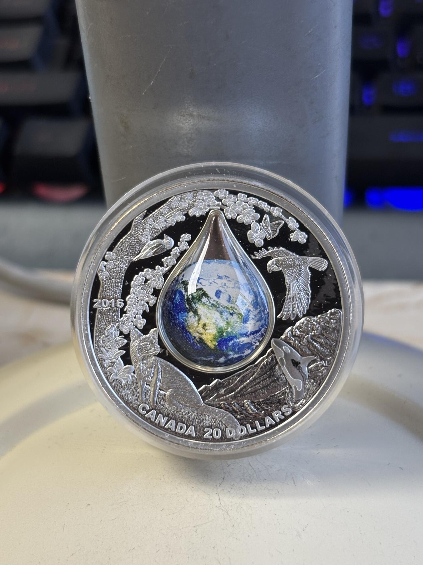 第195期拍卖 获奖加拿大2016年首枚镶嵌3D水滴状地球母亲精制纪念银币，9999银，发行7000枚