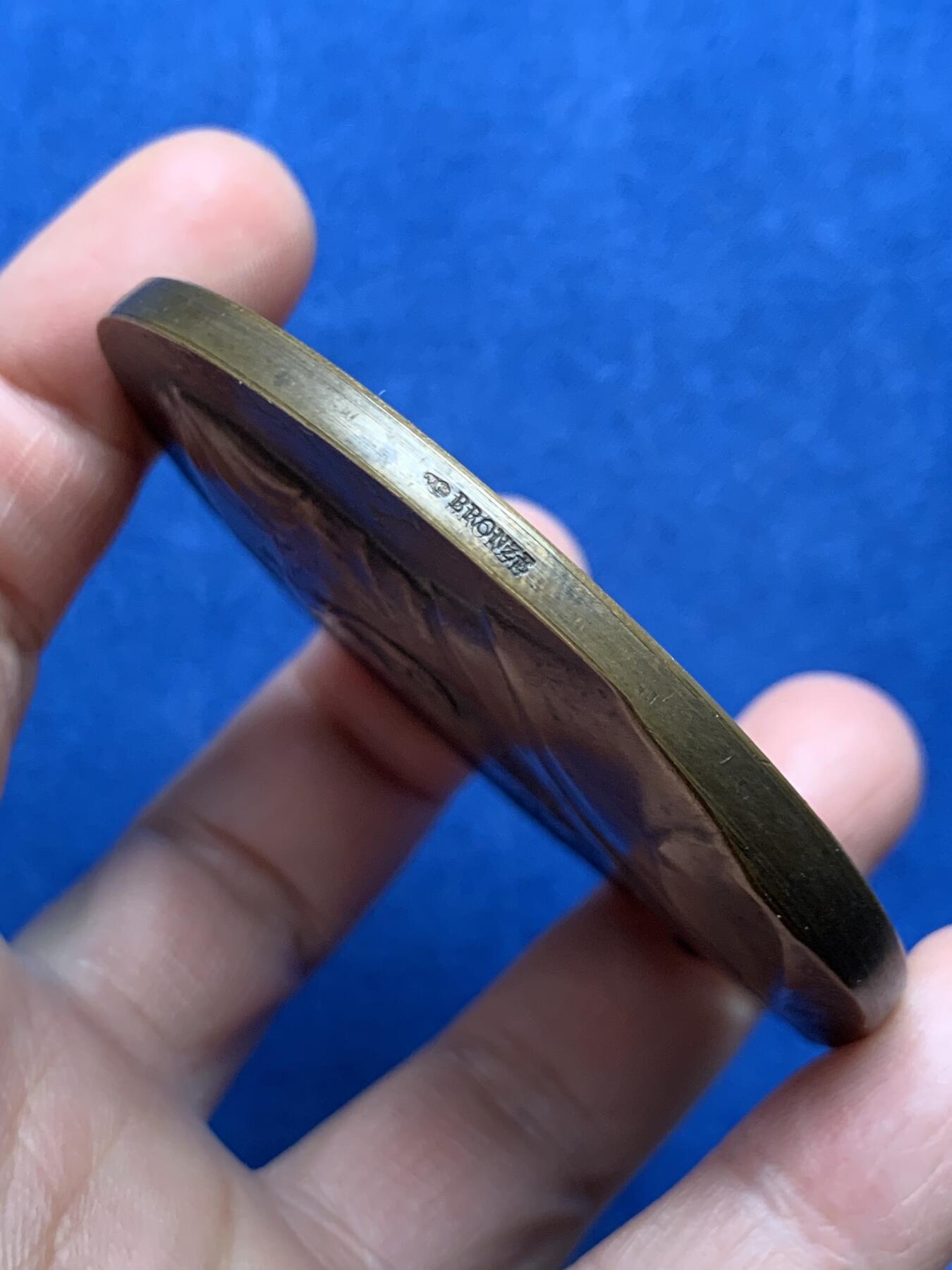 《竞宝斋》第474场 周日，周一 2场连拍 （全场包邮）欢迎送拍 名家J.C. 沙普兰 1907年作莱奥波德·德利勒青铜奖章  奥波德·维克托·德利勒是整个19世纪下半叶中世纪研究领域的领军学者之一。154.5克 68mm 丰饶角铜标