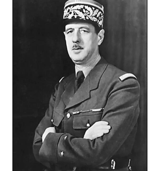 【艺术】【巴黎博物馆旧藏】法国艺术大章 戴高乐将军高浮雕精制超大镀银章 70MM