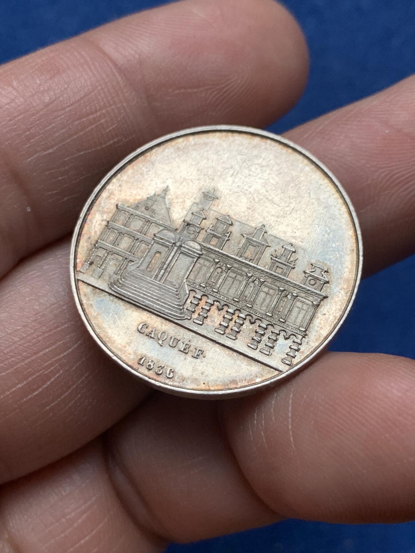 《竞宝斋》第474场 周日，周一 2场连拍 （全场包邮）欢迎送拍 法国1836年罗谢尔市政厅纪念银章，手指ARGENT，9克，28.2mm