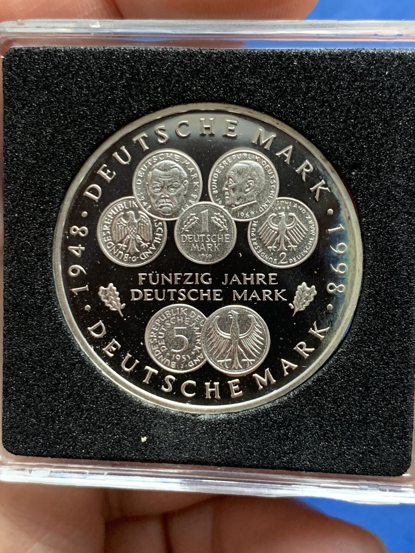 《竞宝斋》第474场 周日，周一 2场连拍 （全场包邮）欢迎送拍 德国1998年A版德国马克流通50周年10马克精制银币15.5克 925银