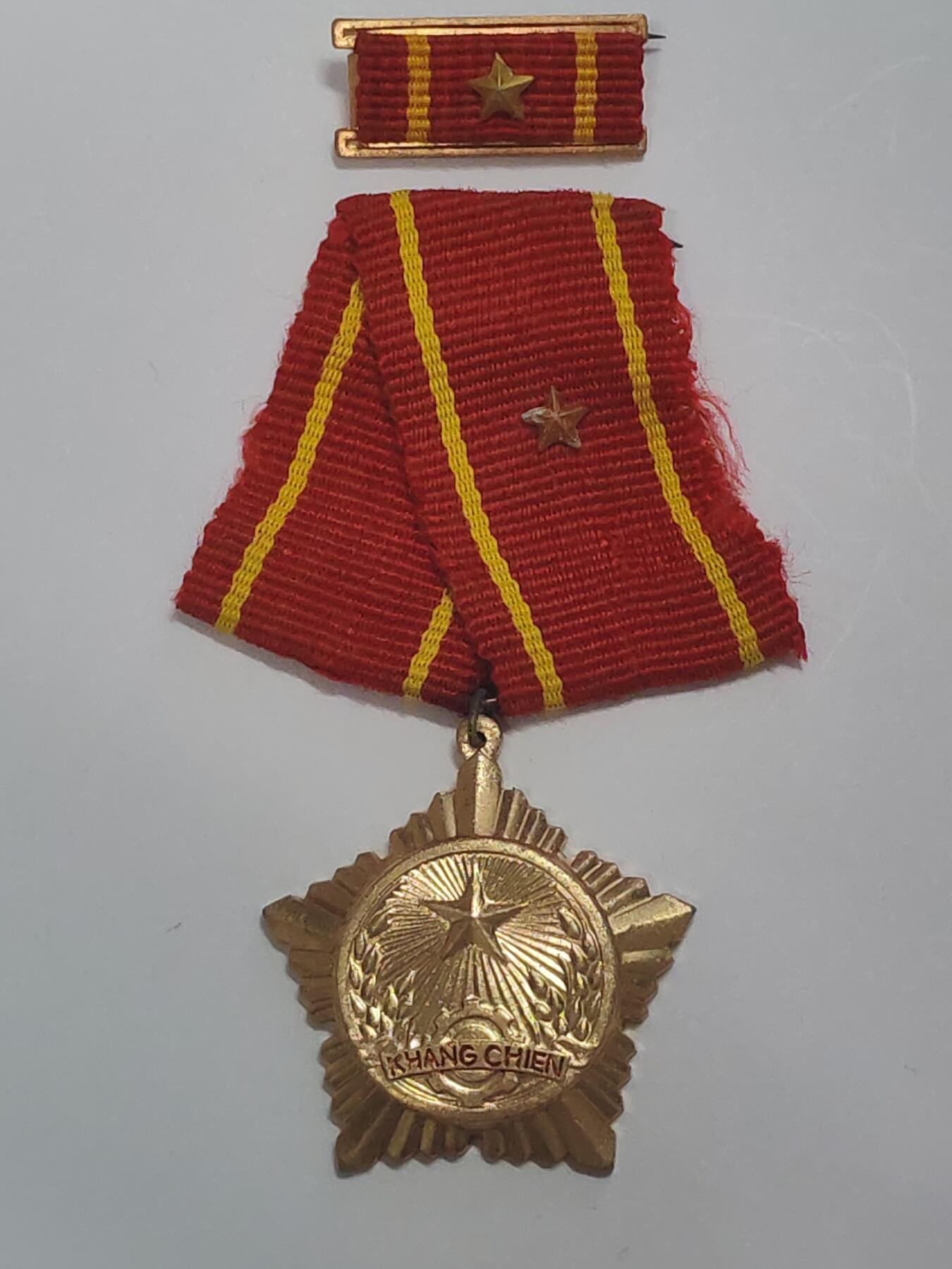 韵星假日军品类拍卖第48期 -- Rimey Holidays Militaria Auction 48 越南社会主义共和国三级抗战勋章带略