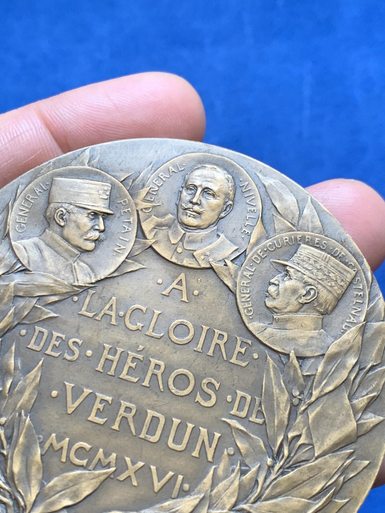 《竞宝斋》第474场 周日，周一 2场连拍 （全场包邮）欢迎送拍 1916年名家CH.Pillet作法国凡尔登战役纪念大铜章 138克 67.4mm 丰饶角铜标