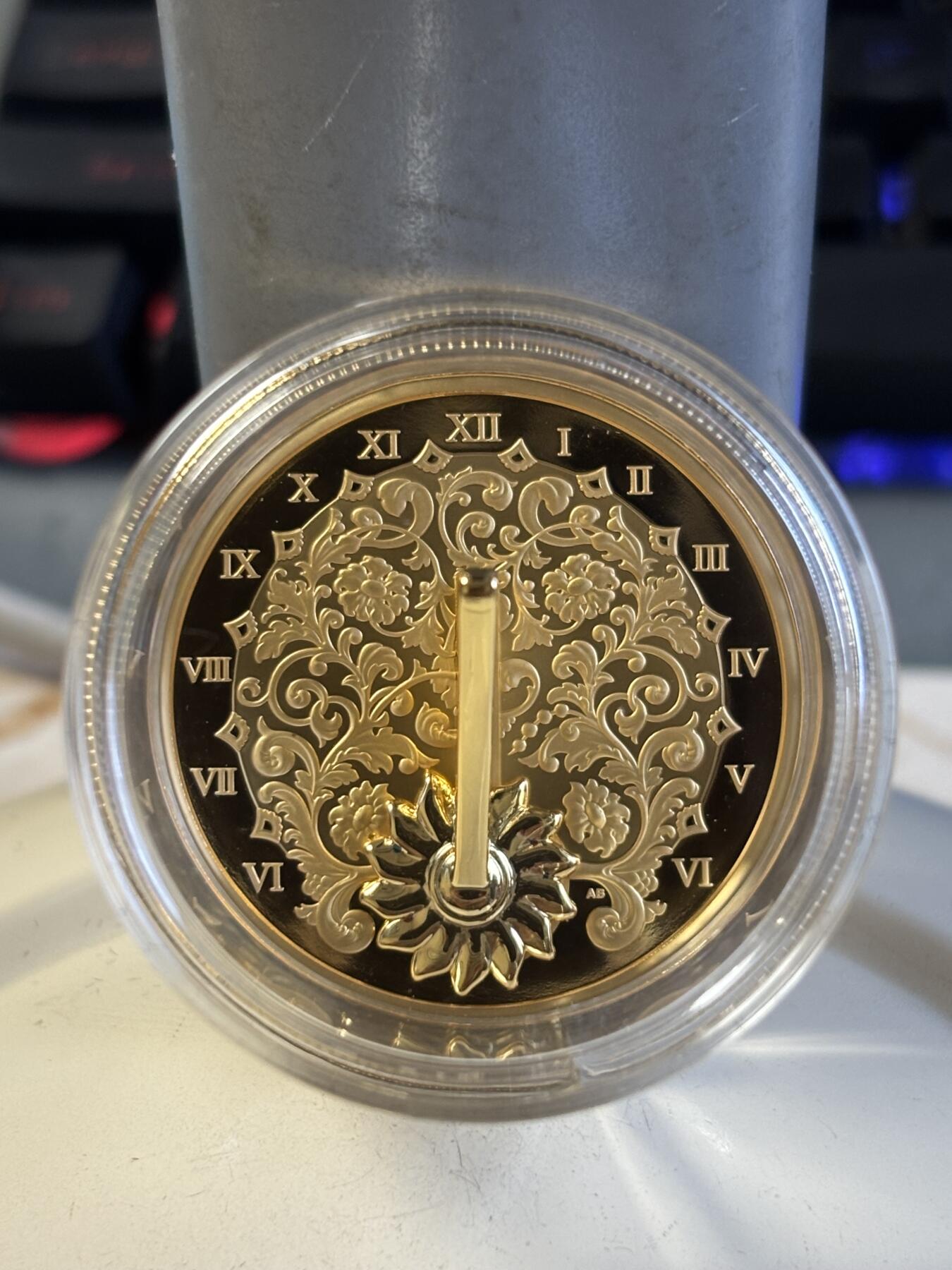 第195期拍卖 加拿大2025年日晷1盎司双面镀金异形精制纪念银币，9999银镀金，发行5500枚