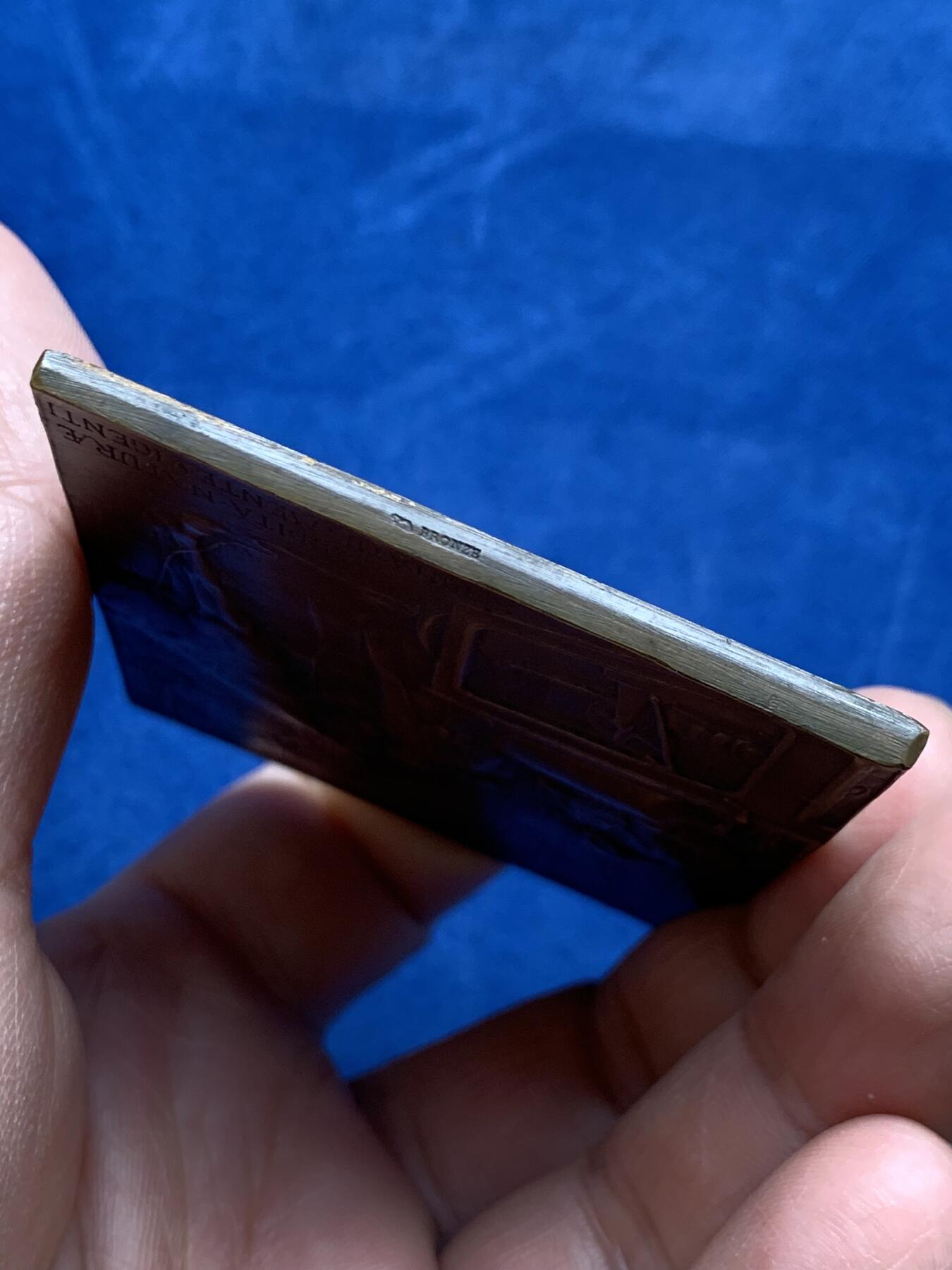 《竞宝斋》第474场 周日，周一 2场连拍 （全场包邮）欢迎送拍 1903年保罗·里歇尔作让·巴蒂斯特·奥古斯特纪念方型大铜章 巴黎造币厂出品 139.5克 56.2*69.8mm 丰饶角铜标