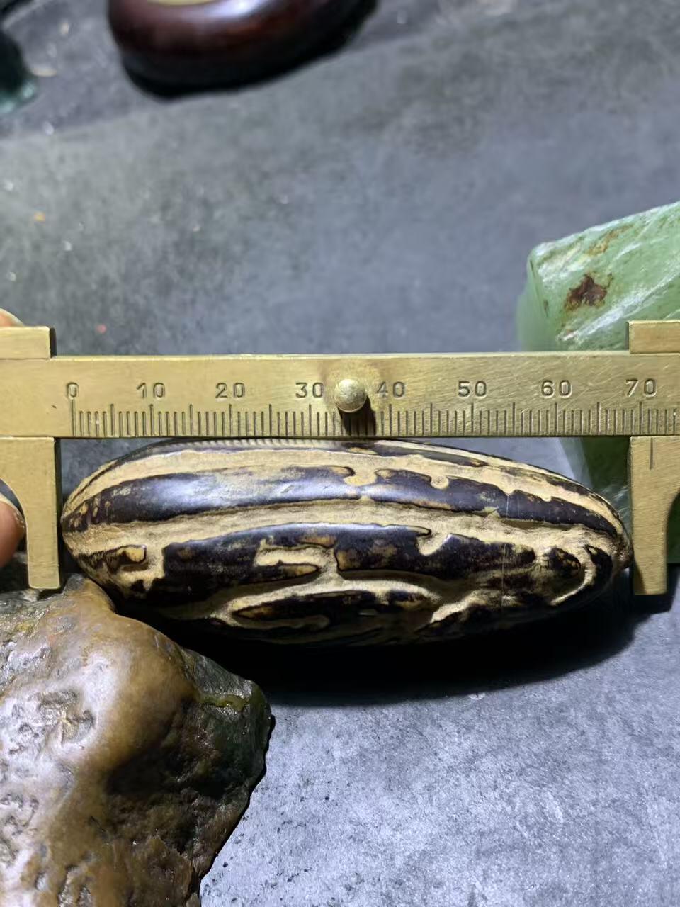 精美千眼菩提黑果把件一个，