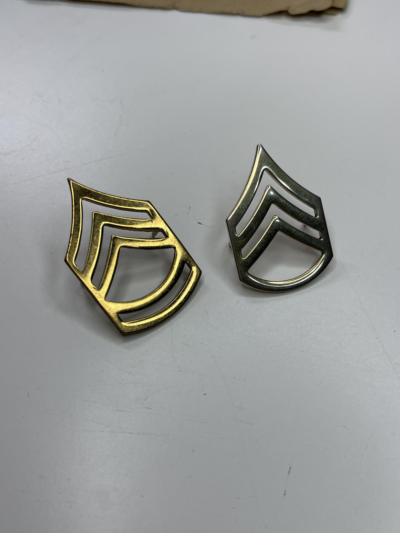 新时代收藏快速小拍 拍卖本周一线所得新货 欢迎关注 美军领章一对 做打火机贴章合适