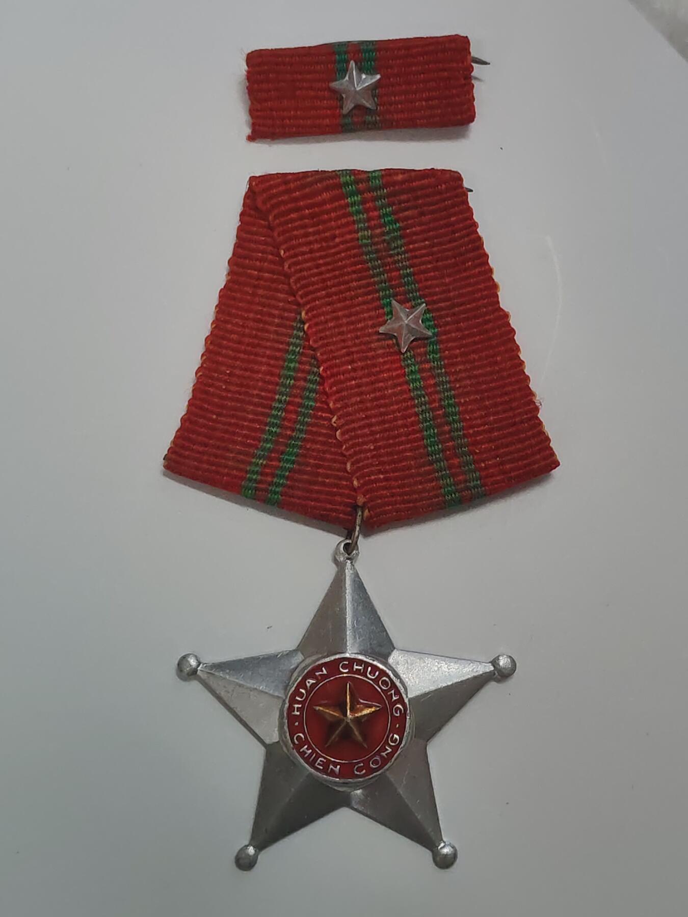 韵星假日军品类拍卖第48期 -- Rimey Holidays Militaria Auction 48 越南社会主义共和国三级战功勋章带略