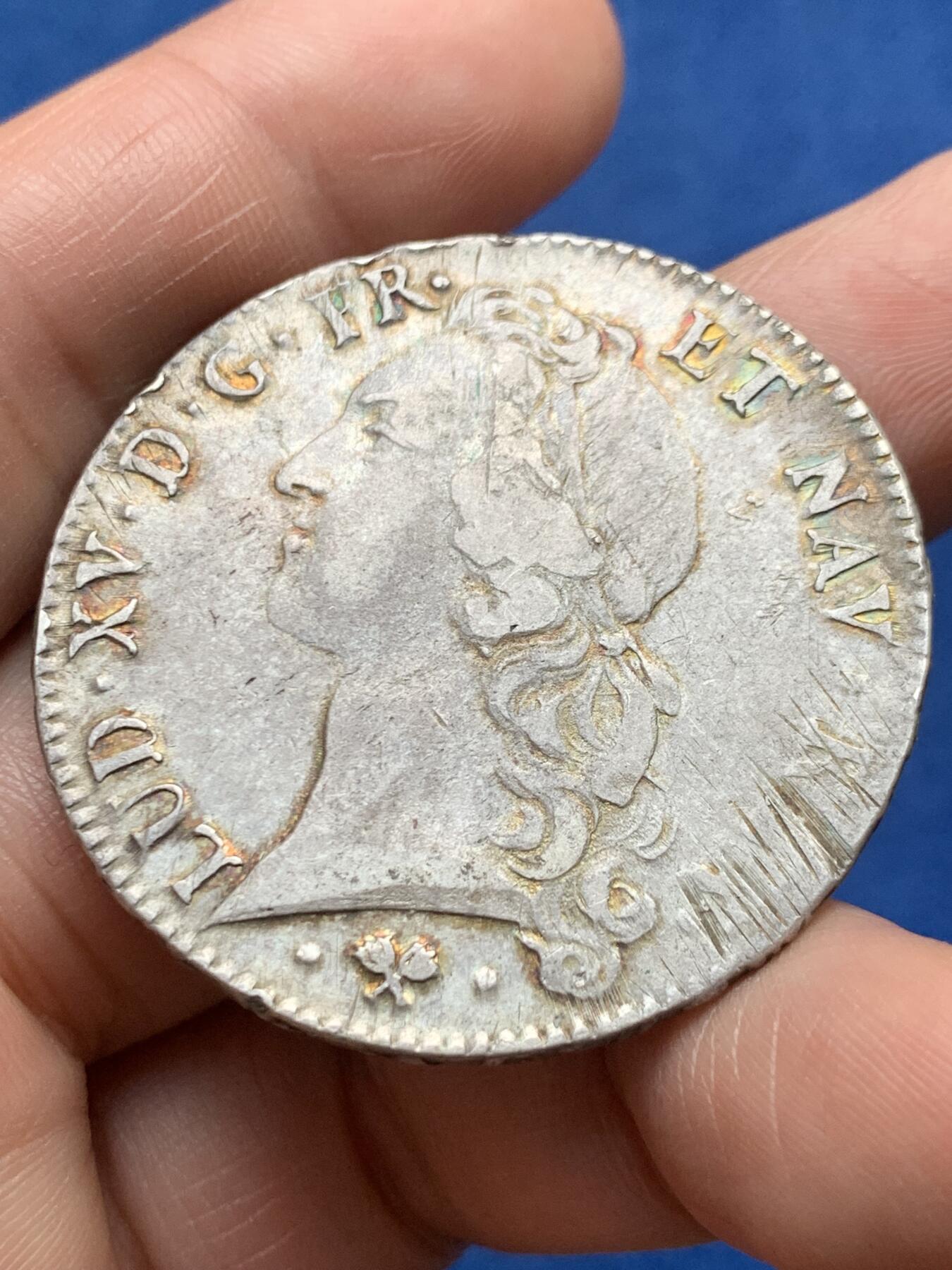 《竞宝斋》第474场 周日，周一 2场连拍 （全场包邮）欢迎送拍 法国1761年路易十五1埃居大银币，深打带彩光，状态很好